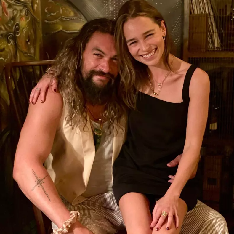 Emilia Clarke și Jason Momoa, imaginea cu peste 4 milioane de aprecieri. Mama dragonilor și-a reîntâlnit soțul (3)