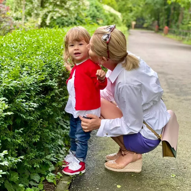 Fetița Alessandrei Stoicescu a împlinit 2 ani. Ce spune vedeta de la Antena 1 despre familia ei (2)