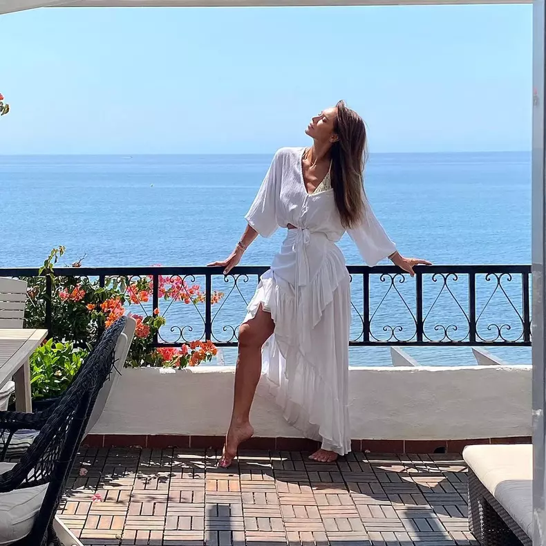 Magda Pălimariu apariție incendiară în mediul online! Cât de sexy a fost prezentatoarea în vacanţă (1)