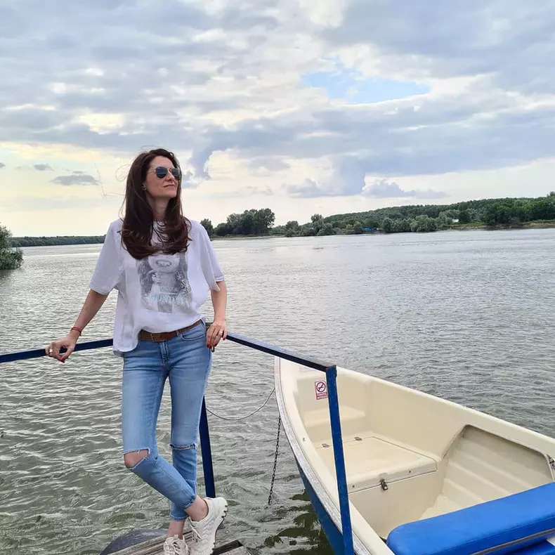 iuliana tudor 222244704_377340347080542_4187451534840394446_n