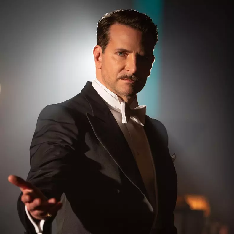 A-aparut-trailerul-la-„Nightmare-Alley-un-film-noir-semnat-de-Guillermo-del-Toro-7