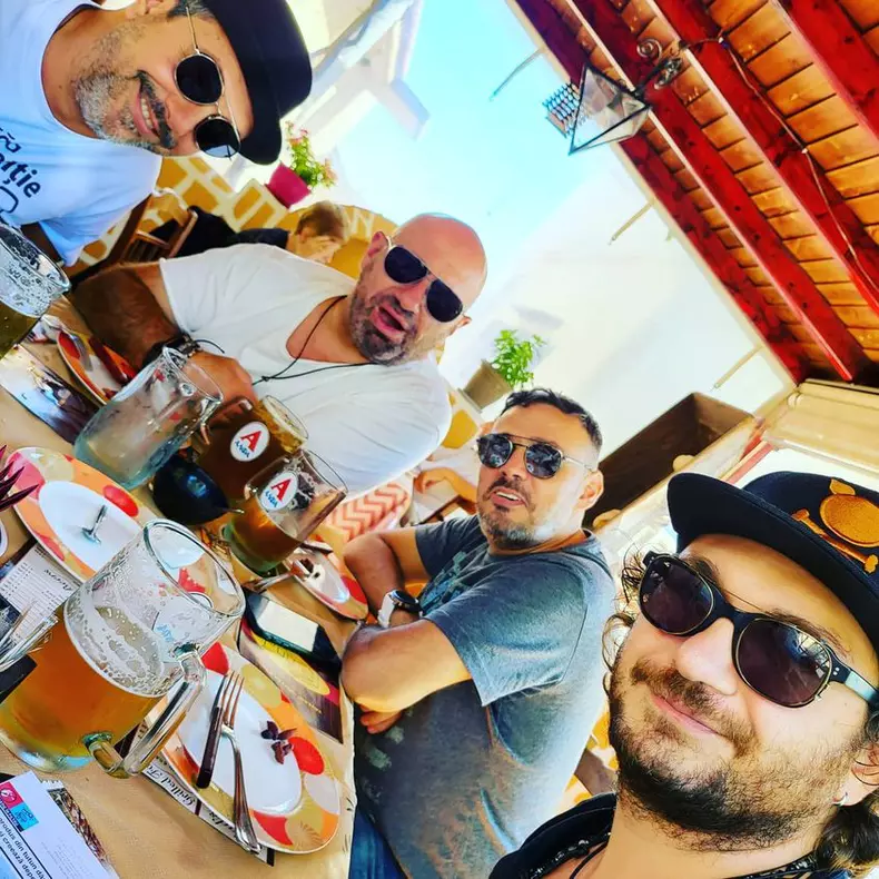 Încep filmările la „Chefi fără limite”, noul show de la Antena 1. Cât va sta echipa în Grecia (2)