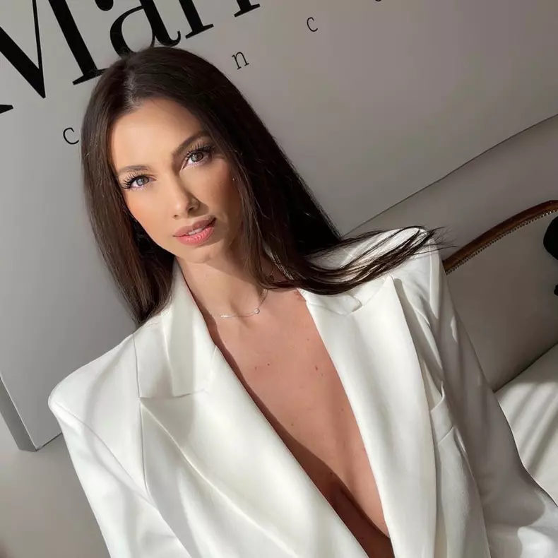 Iuliana-Luciu-167816583_4091677044176942_5793026617489137128_n