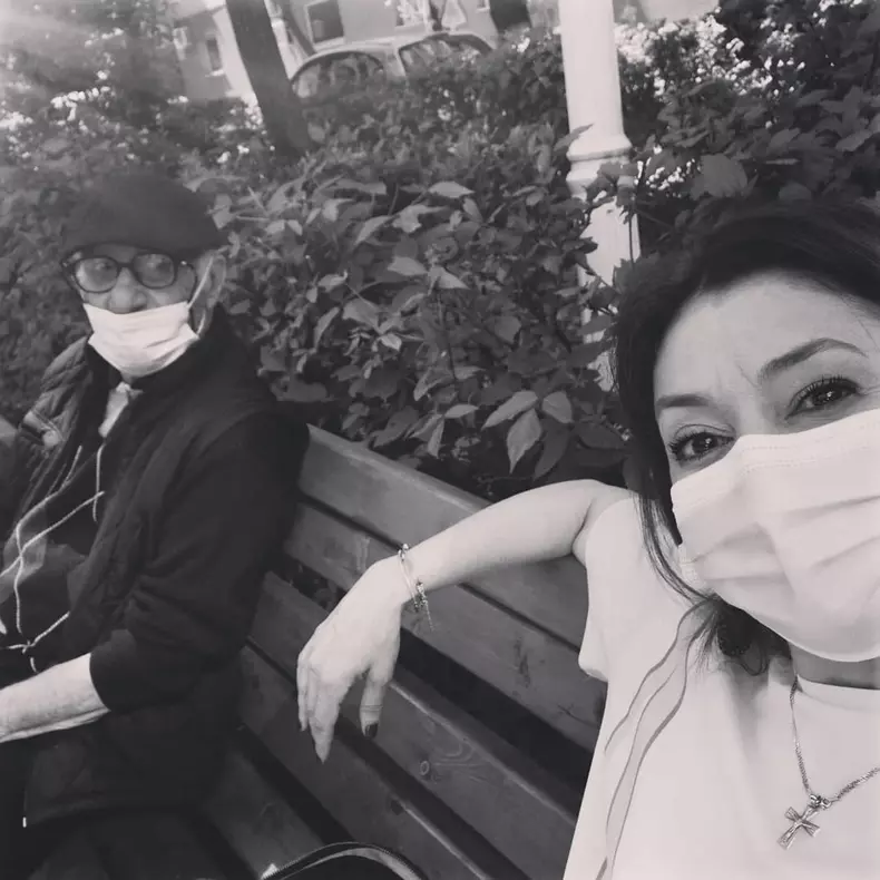 Oana-Sarbu-va-urca-pe-scena-alaturi-de-tatal-ei-cunoscutul-om-de-teatru-Romulus-Sarbu.-Ce-proiect-au-impreuna-2