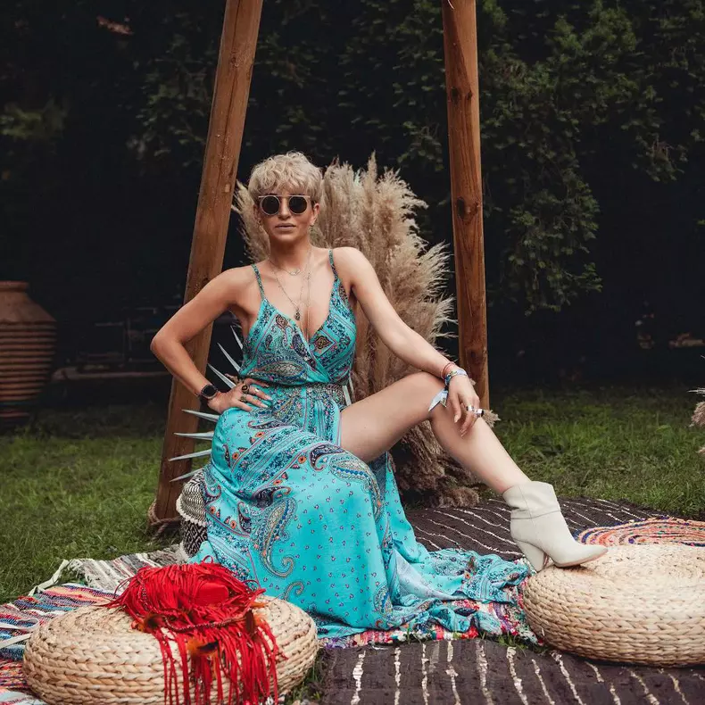 Giulia-Anghelescu-210401637_10159813008504101_1856590791156833_n