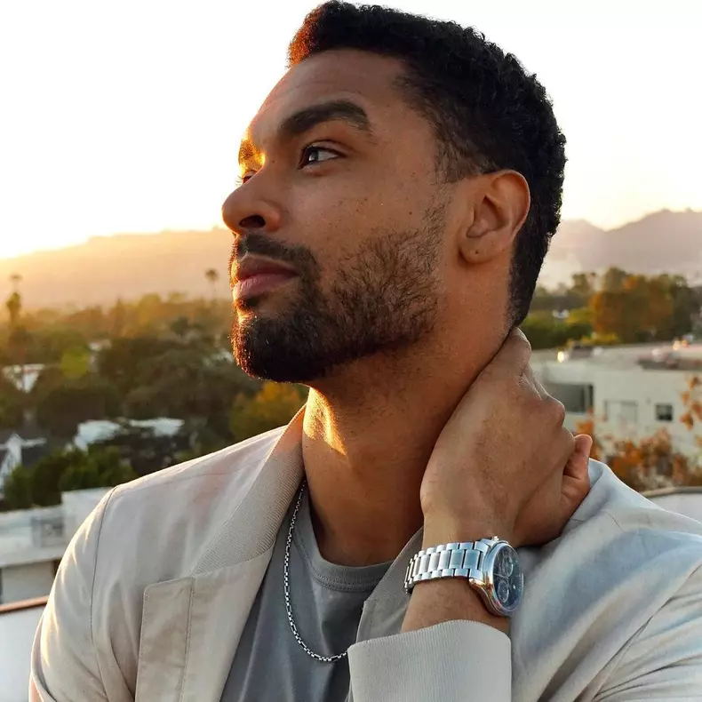 Rege-Jean-Page-Simon-Basset-7