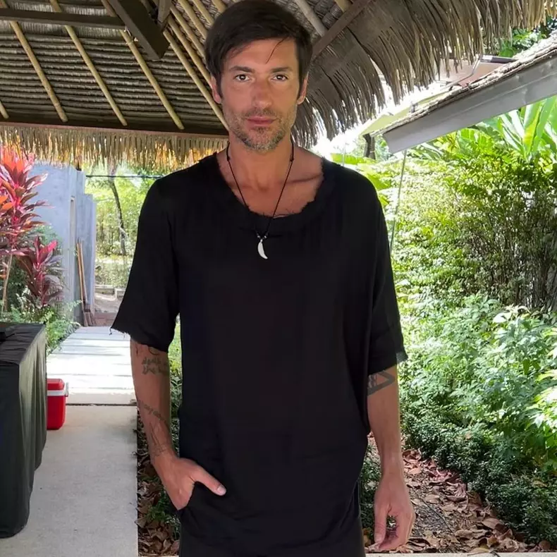 Radu-Valcan-acasa-de-Sarbatori.-Cum-si-a-anuntat-fanii-ca-se-intoarce-acasa-de-la-filmarile-pentru-„Insula-iubirii-3