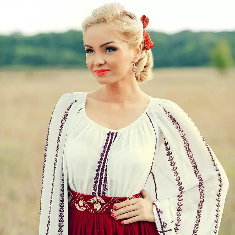 Ce-interventii-estetice-si-a-facut-Maria-Constantin-3-1