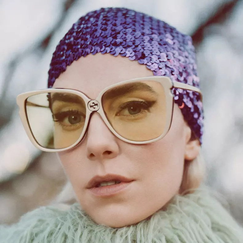 Vanessa Kirby, Alexa Chung et la chanteuse Celeste posent pour la nouvelle campagne de Gucci nommée "Winter in the Park"