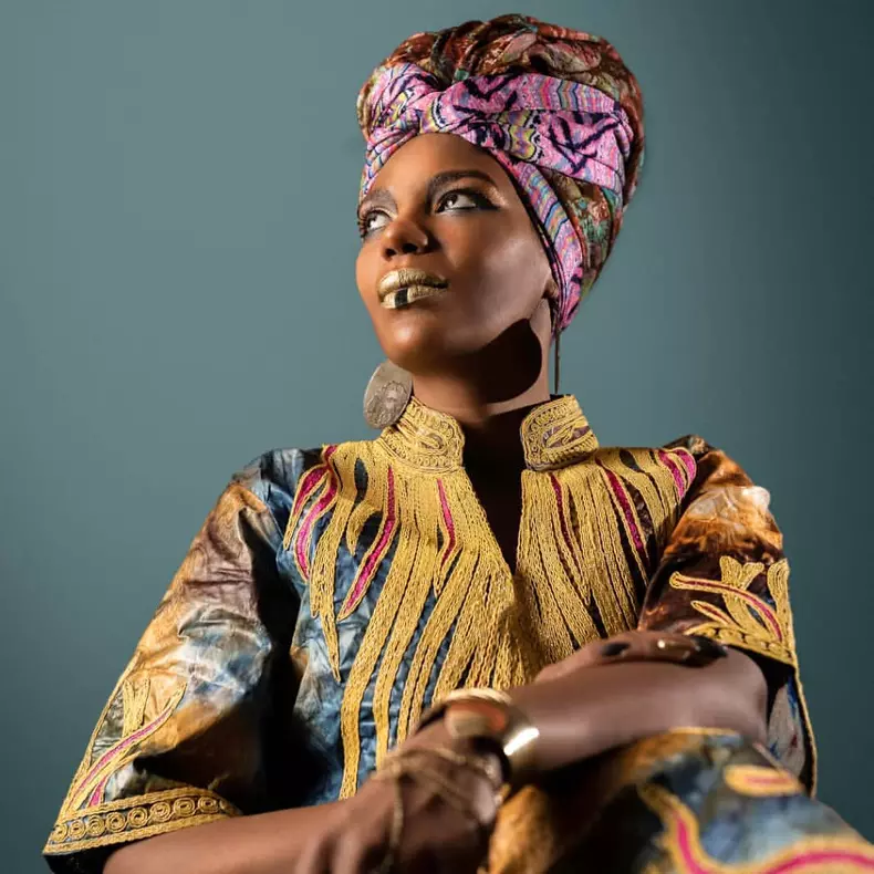 Cum-arata-azi-Julie-Mayaya.-Au-trecut-aproape-10-ani-de-cand-a-castigat-„Vocea-Romaniei-4