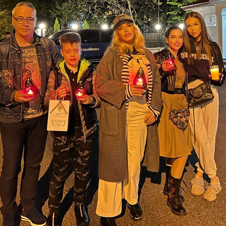 Cu cine a petrecut Loredana Groza de Paște. Imaginile postate de artistă (1)