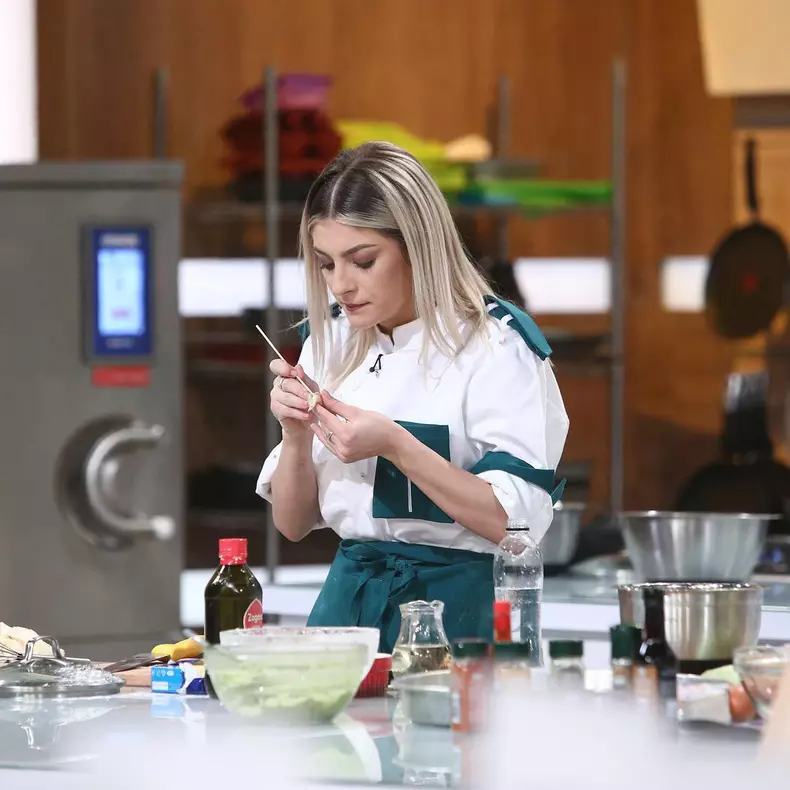 Motivul-ascuns-pentru-care-Elena-Matei-a-participat-la-„Chefi-la-cutite.-Are-legatura-cu-Survivor-4