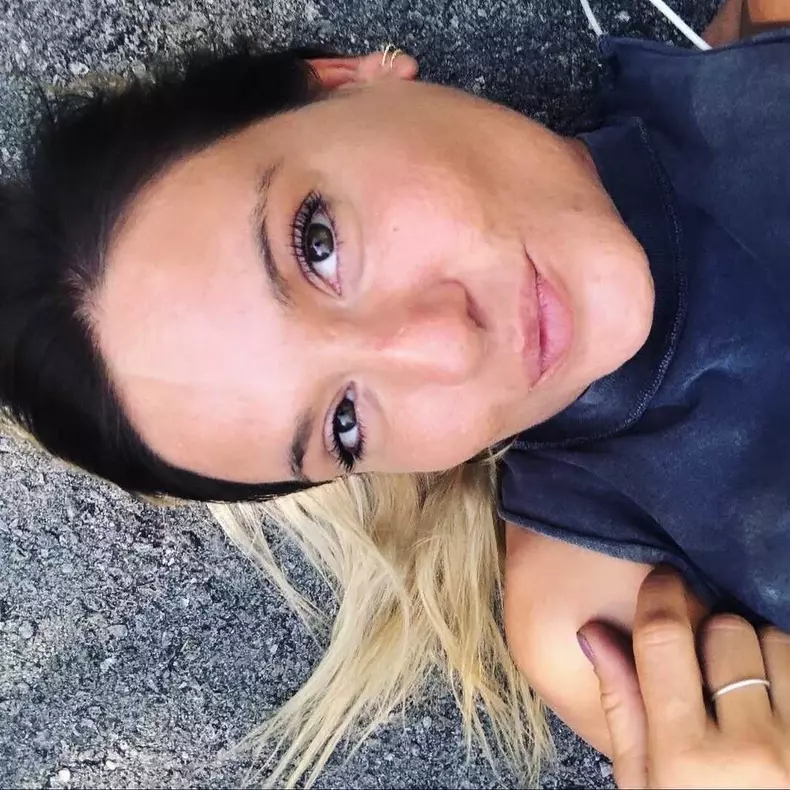 Charlotte-fiica-lui-Ilie-Nastase-si-a-facut-cont-pe-o-platforma-pentru-adulti.-8