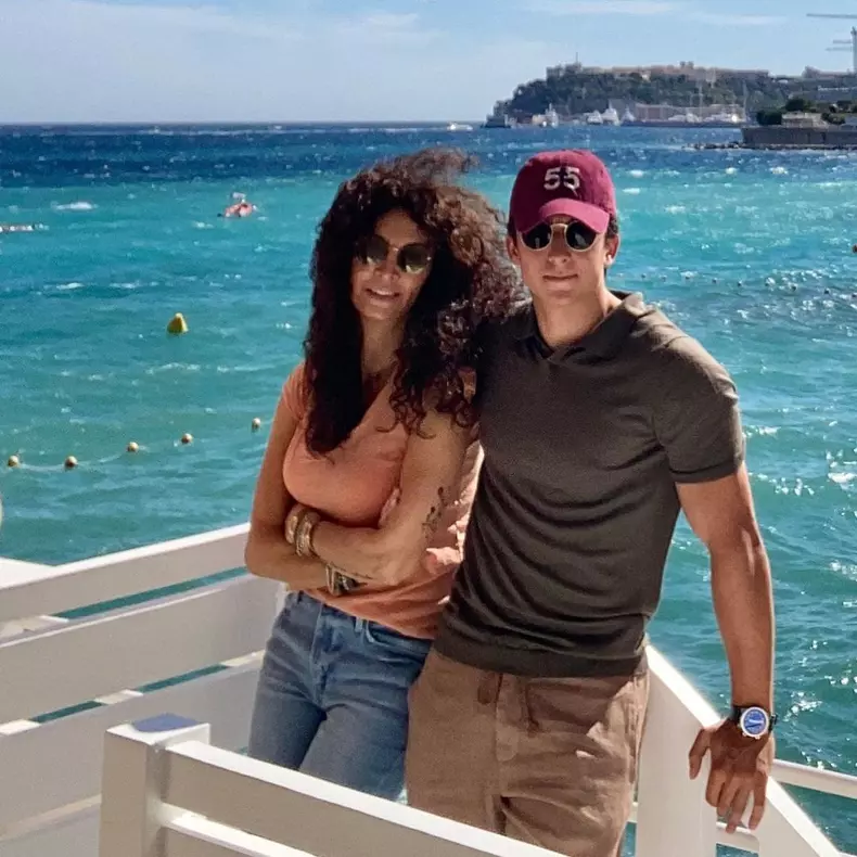 Fiul-Mihaelei-Radulescu-a-absolvit-liceul-1