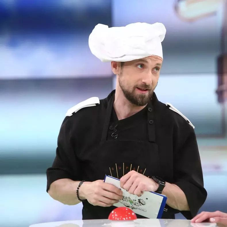 Prin-ce-a-trecut-Dani-Otil-din-cauza-lui-Razvan-Simion-si-a-lui-Mihai-Bobonete.-A-povestit-totul-in-direct-4