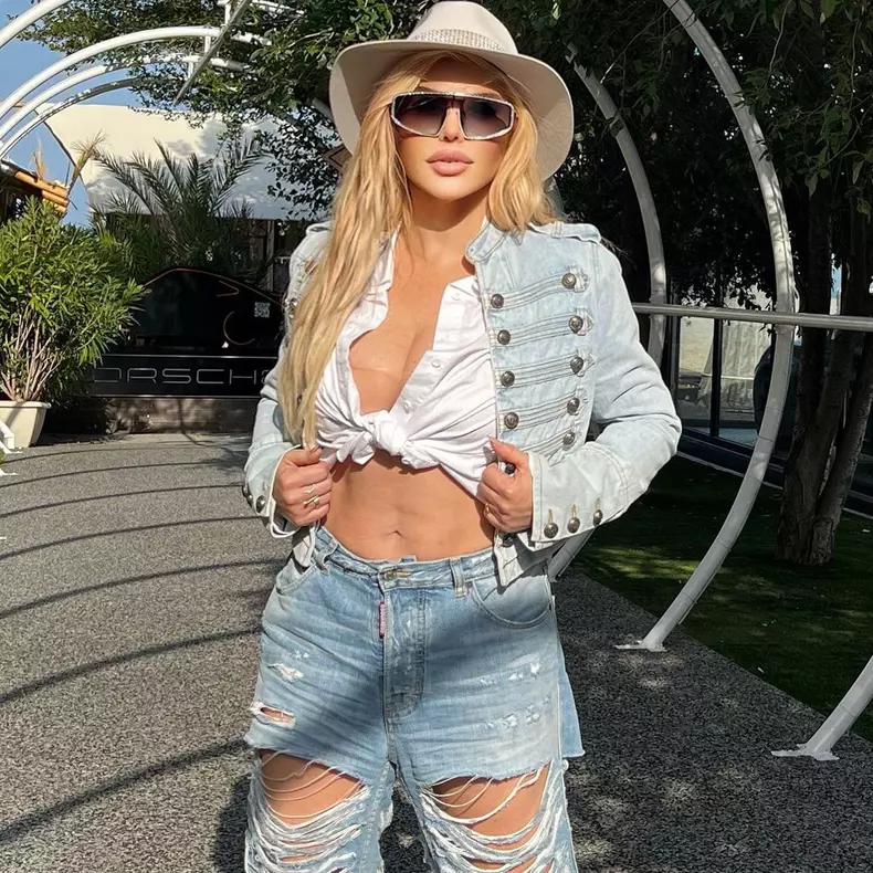 Reactia-Loredanei-Groza-dupa-ce-tatal-ei-i-a-scris-o-poezie-emotionanta.-Artista-a-implinit-52-de-ani-6