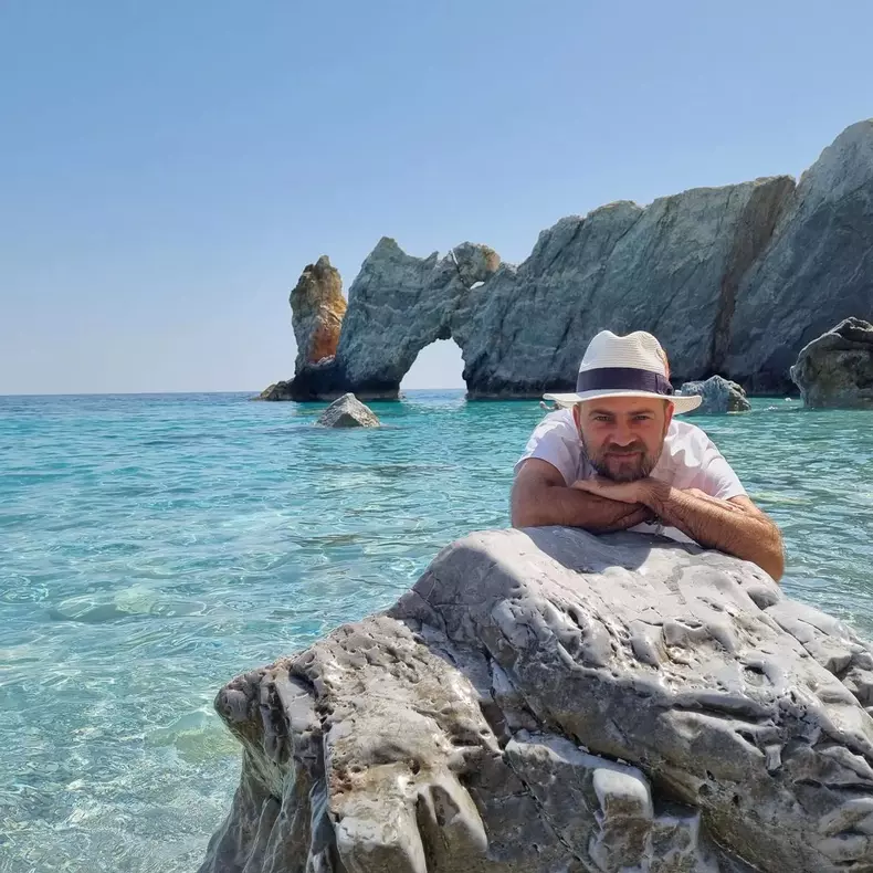 Cosmin-Selesi-refuza-categoric-sa-mearga-la-mare-in-Romania.-De-ce-prefera-Grecia-1