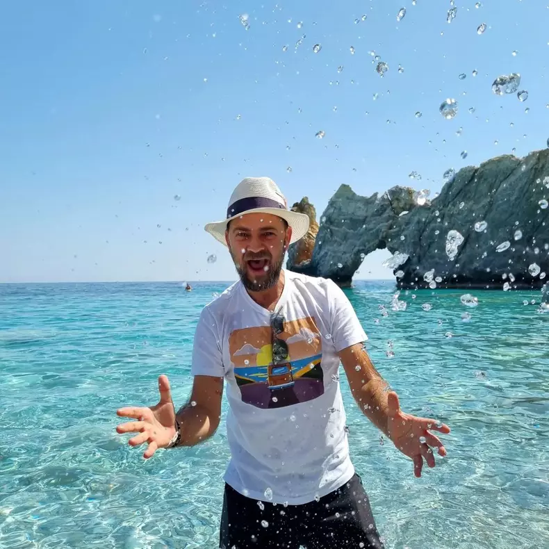 Cosmin-Selesi-refuza-categoric-sa-mearga-la-mare-in-Romania.-De-ce-prefera-Grecia-2