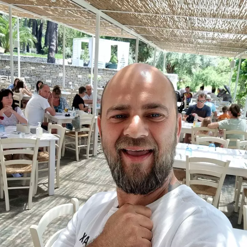 Cosmin-Selesi-refuza-categoric-sa-mearga-la-mare-in-Romania.-De-ce-prefera-Grecia-7