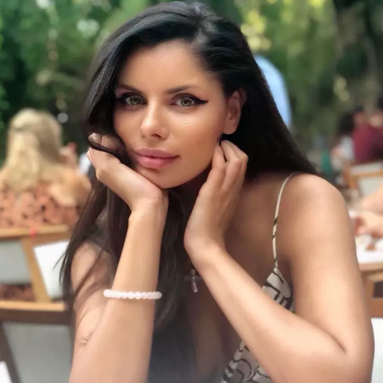 Cum-arata-Ileana-Lazariuc-in-costum-de-baie-la-40-de-ani-2