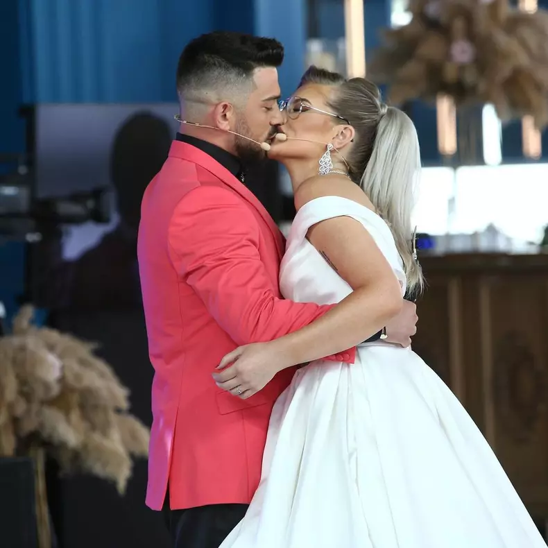 Finala-„Mireasa-sezonul-5.-Cine-sunt-castigatorii-premiului-de-40.000-de-euro.-Ce-stim-despre-sezonul-6-3