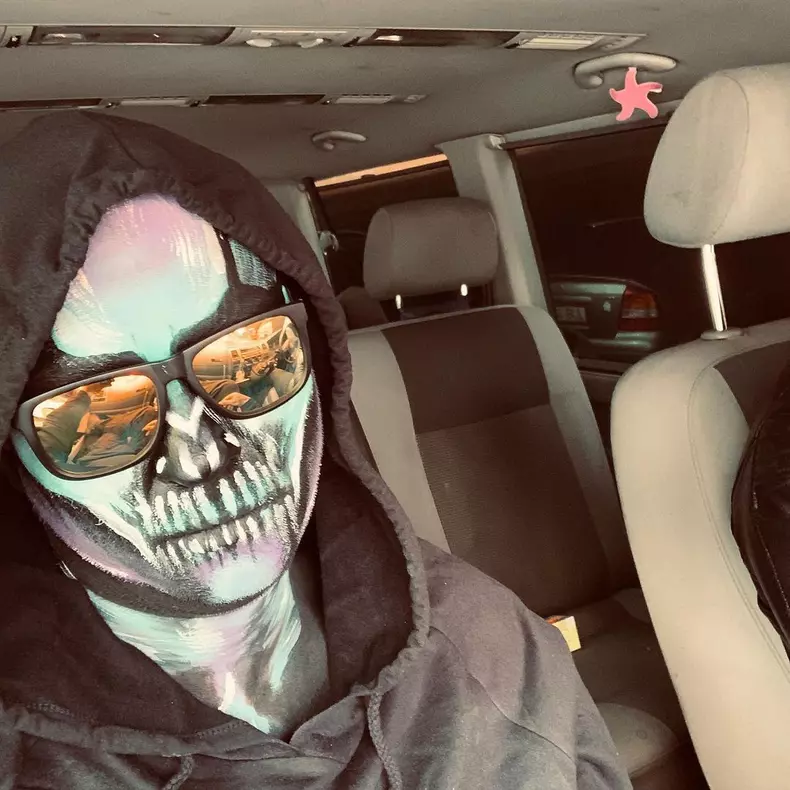 Cat-costa-machiajul-lui-Carlas-Dreams-intr-un-an-3