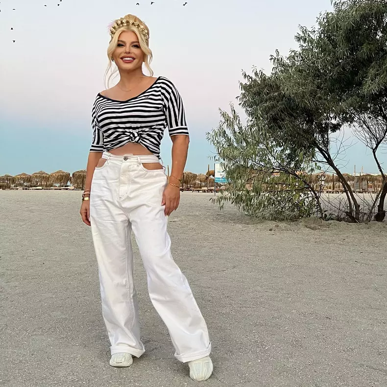 Loredana-Groza-a-imbracat-o-rochie-mini-si-si-a-uimit-fanii-2