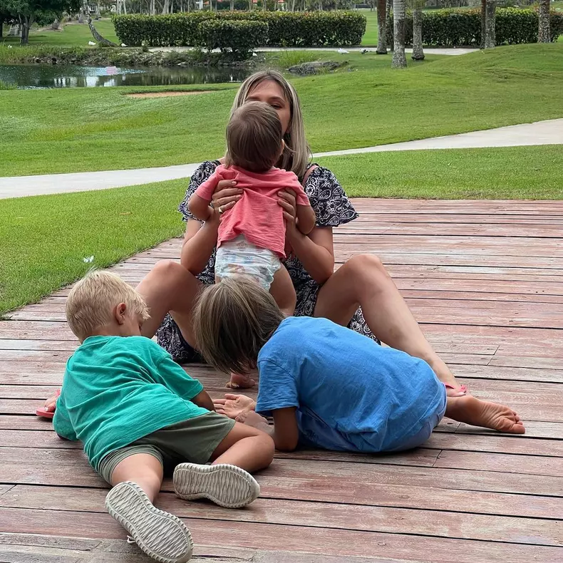 Adela-Popescu-ramane-singura-in-Republica-Dominicana.-Radu-Valcan-si-baietii-se-intorc-in-Romania.-EXCLUSIV-2