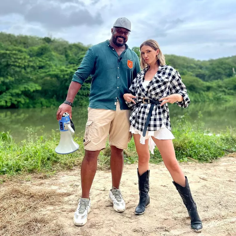 Adela-Popescu-ramane-singura-in-Republica-Dominicana.-Radu-Valcan-si-baietii-se-intorc-in-Romania.-EXCLUSIV-6