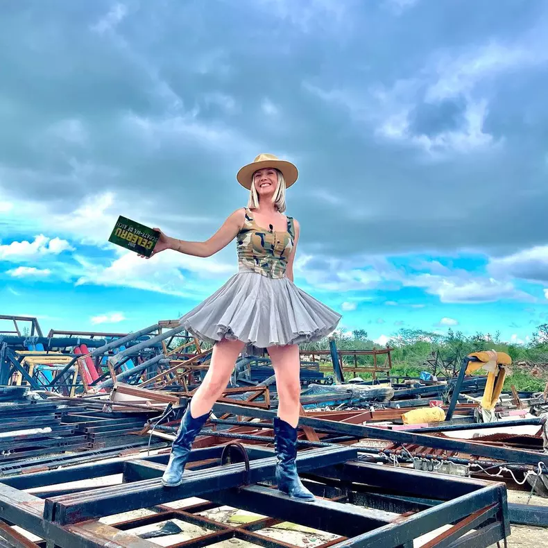 Gata-cu-Republica-Dominicana-Adela-Popescu-se-intoarce-acasa.-Ce-se-intampla-cu-filmarile-la-„Sunt-celebru-scoate-ma-de-aici-6