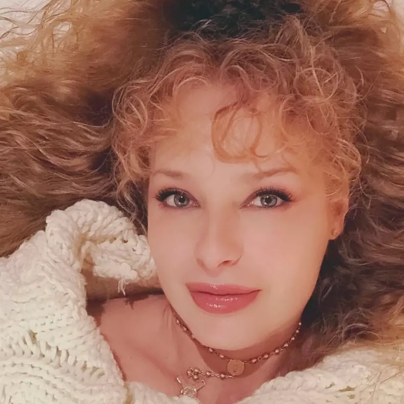 joana-benedek-s-a-casatorit-actrita-romanca-de-telenovele-a-stralucit-in-rochia-de-mireasa.-imagini-de-la-nunta-de-vis-2