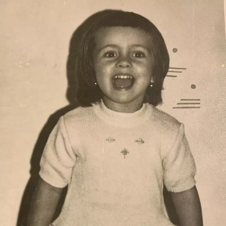 Cum arăta Simona Gherghe în copilărie. Imagini de colecție cu vedeta Antenei 1