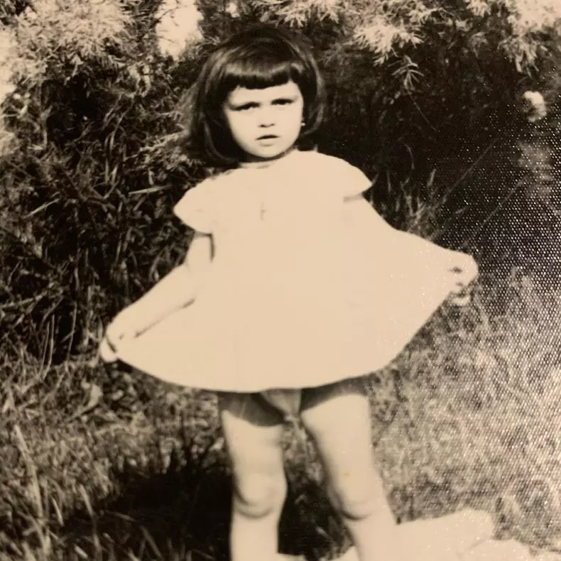 Cum arăta Simona Gherghe în copilărie. Imagini de colecție cu vedeta Antenei 1