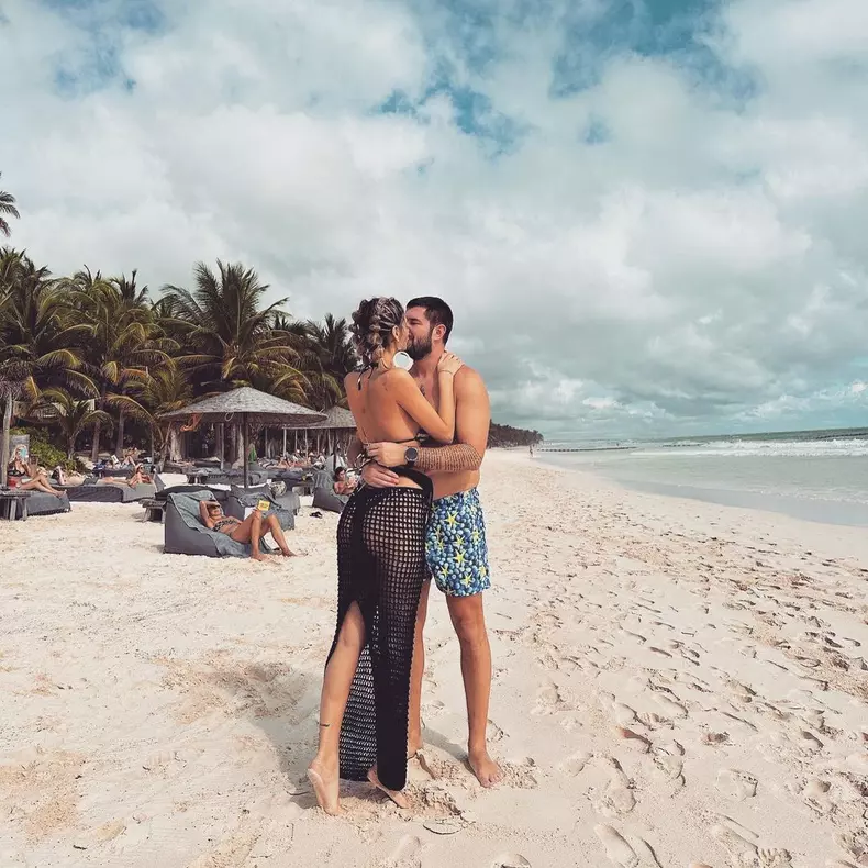 ramona-olaru-si-catalin-cazacu-s-au-impacat-cum-s-au-fotografiat-pe-o-plaja-din-mexic-2