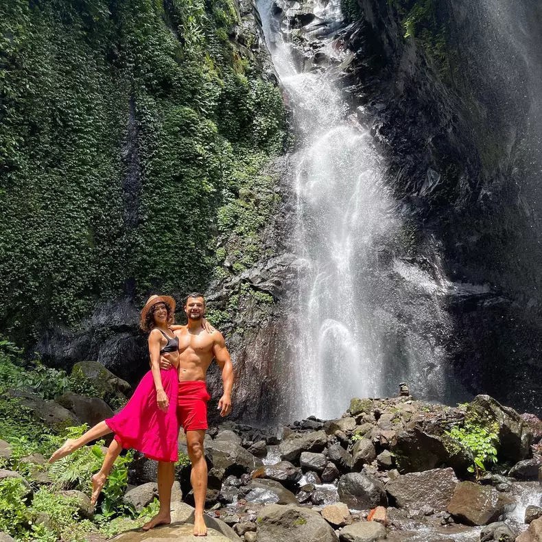 Cum arată logodnica lui Remus Boroiu. Tânăra are o carieră în online