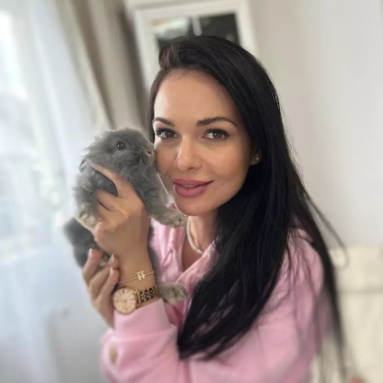 deea-maxer-despre-cum-i-s-a-schimbat-viata-dupa-divortul-de-dinu.-artista-nu-mai-este-singura-4