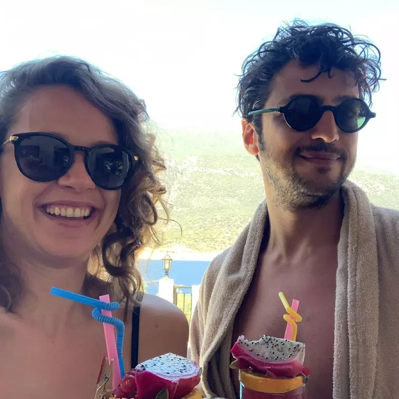 Îl mai țineți minte pe Taner Olmez, Doctorul minune din serialul de la Kanal D? Are o fetiță adorabilă