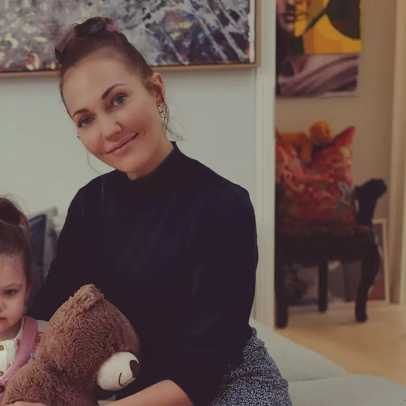 Meryem Uzerli, încântătoare pe covorul roșu de la Cannes