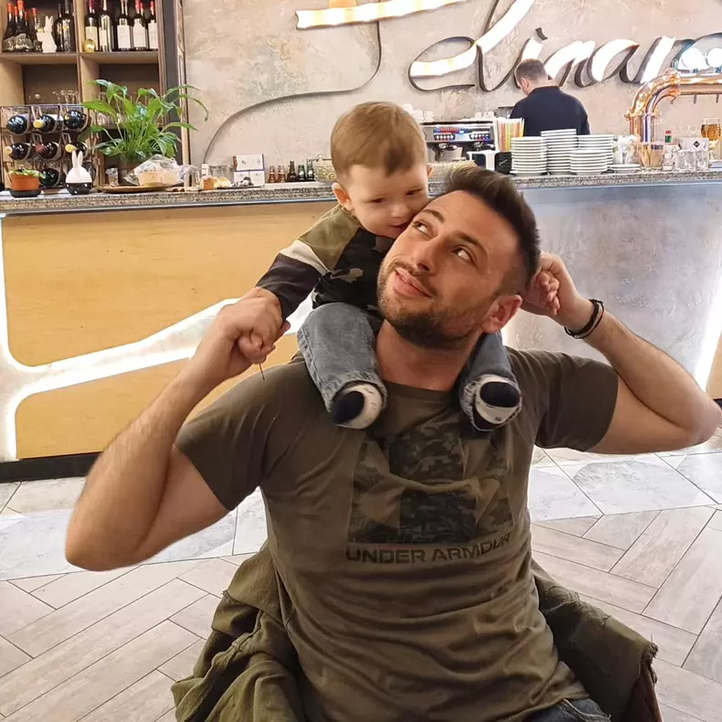 sarbatoare-in-familia-lui-radu-andrei-tudor-prezentatorul-newstime-de-la-kanal-d2-4