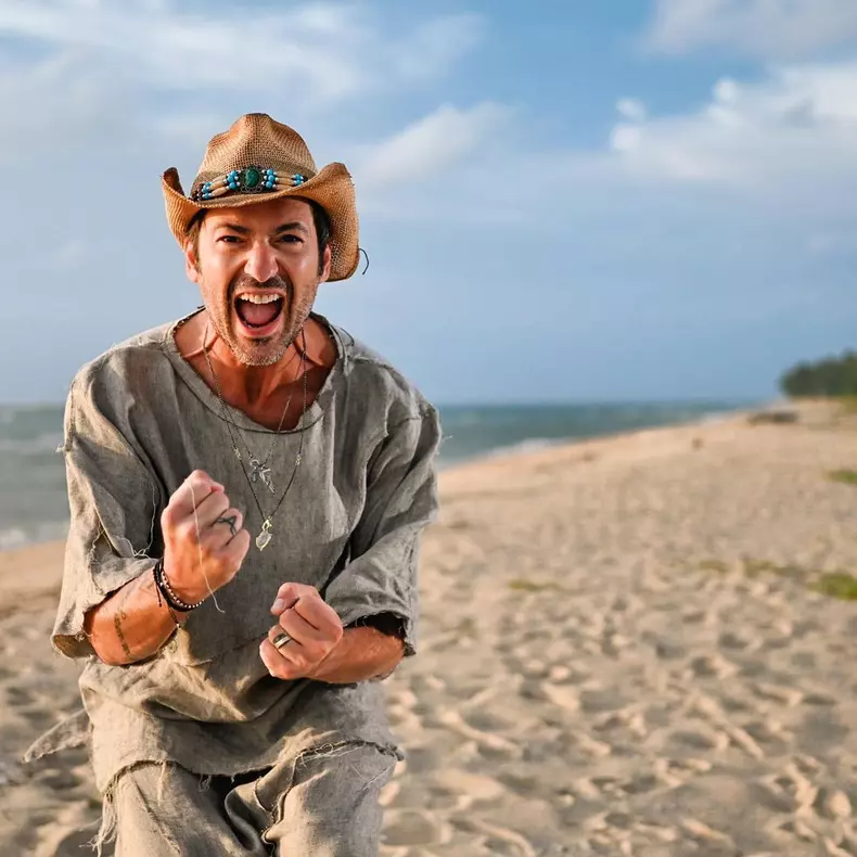 radu-vlacan-insula-iubirii-2