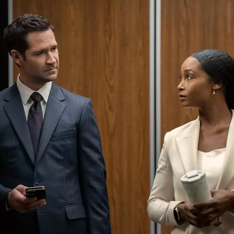 avocatul-din-limuzina-sezonul-2.-tot-ce-trebuie-sa-stiti-despre-noile-episoade-de-pe-netflix.-cand-apare-partea-a-doua-5