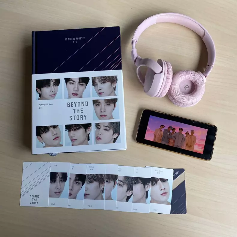 beyond-the-story-10-ani-de-poveste-bts-cartea-aniversara-a-celebrei-trupe-sud-coreene-a-aparut-si-in-limba-romana-2