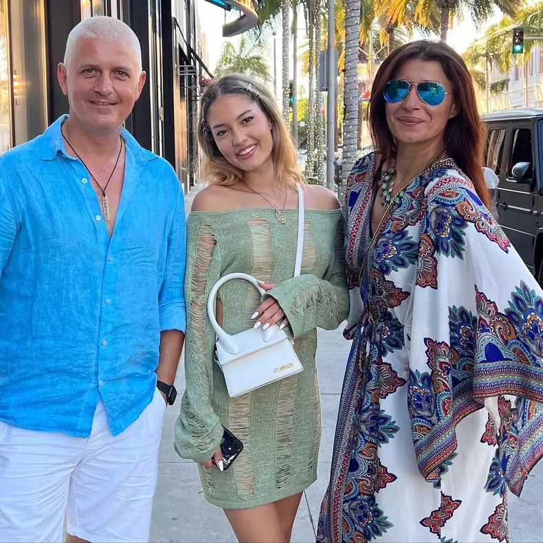 Fiica lui Virgil Ianțu a împlinit 18 ani. Jasmina și-a serbat majoratul