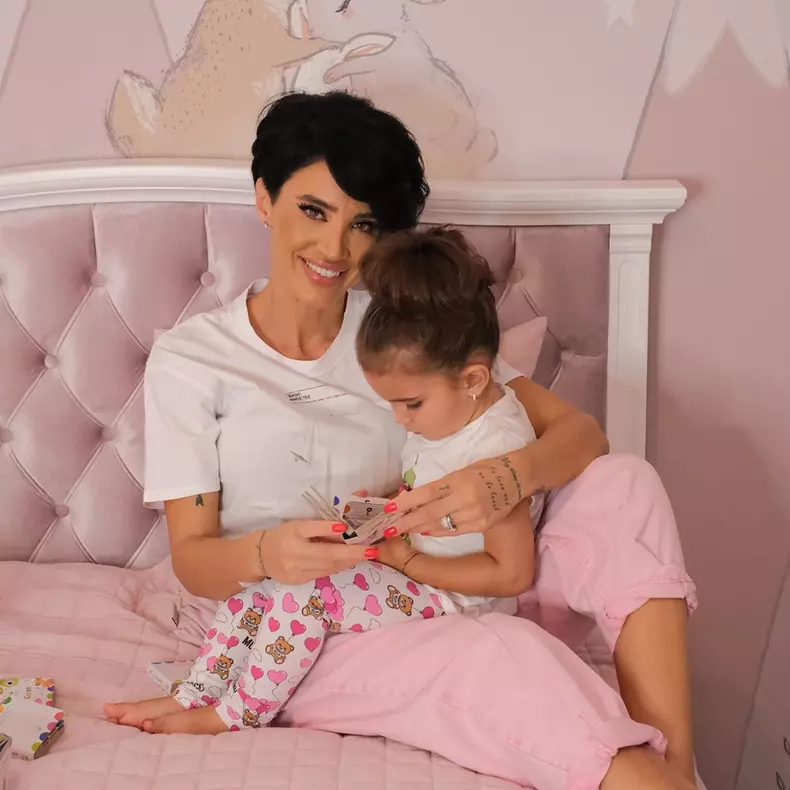 Adelina Pestrițu și fiica ei Zenaida Maria