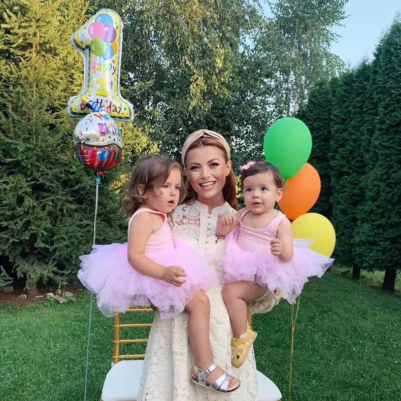 Elena Gheorghe, fiica ei Amelie și nepoțica ei Ania