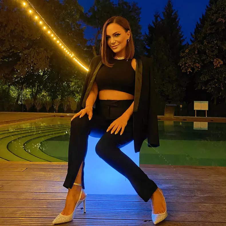 andreea antonescu instagram (1)