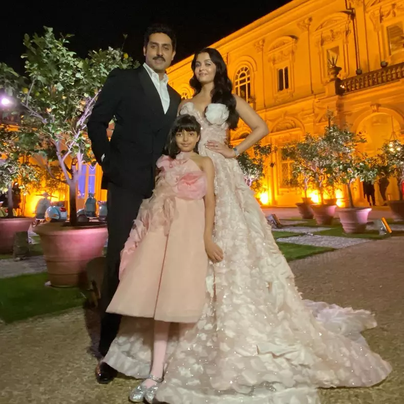 Aishwarya Rai, soțul ei și fiica lor (2)