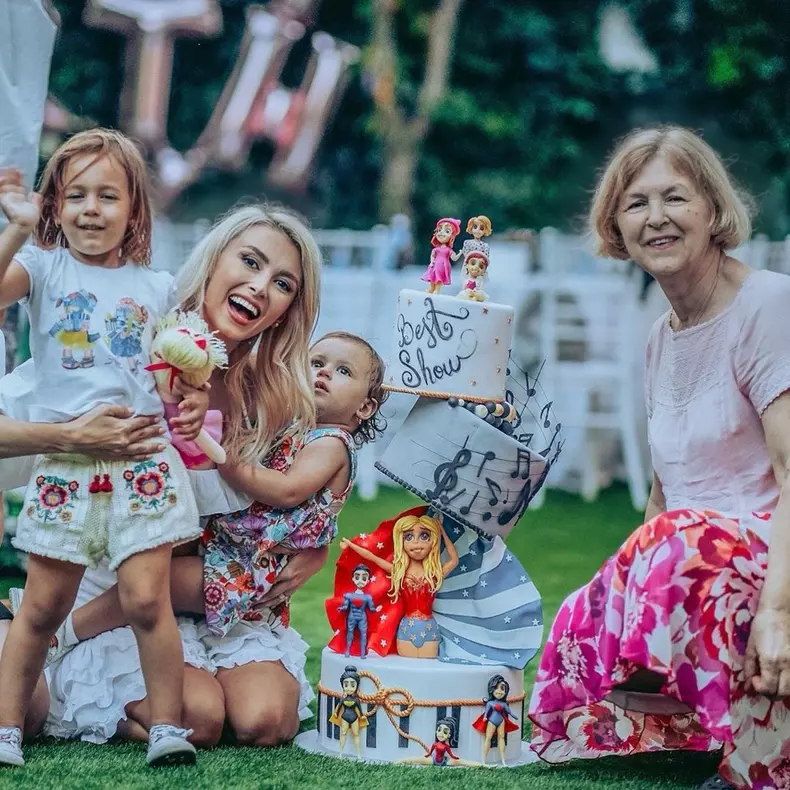 Andreea Bălan, mama și fiicele ei