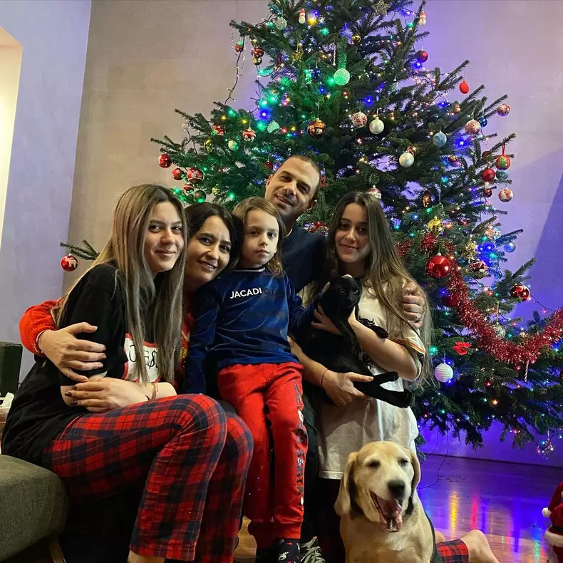 Amalia Năstase, Răzvan Vasilescu, fiul lor Toma și fiicele Amaliei, Emma și Alessia