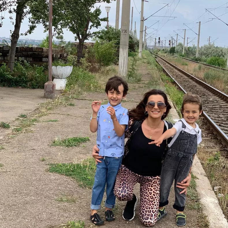 Claudia Pătrășcanu și fiii ei